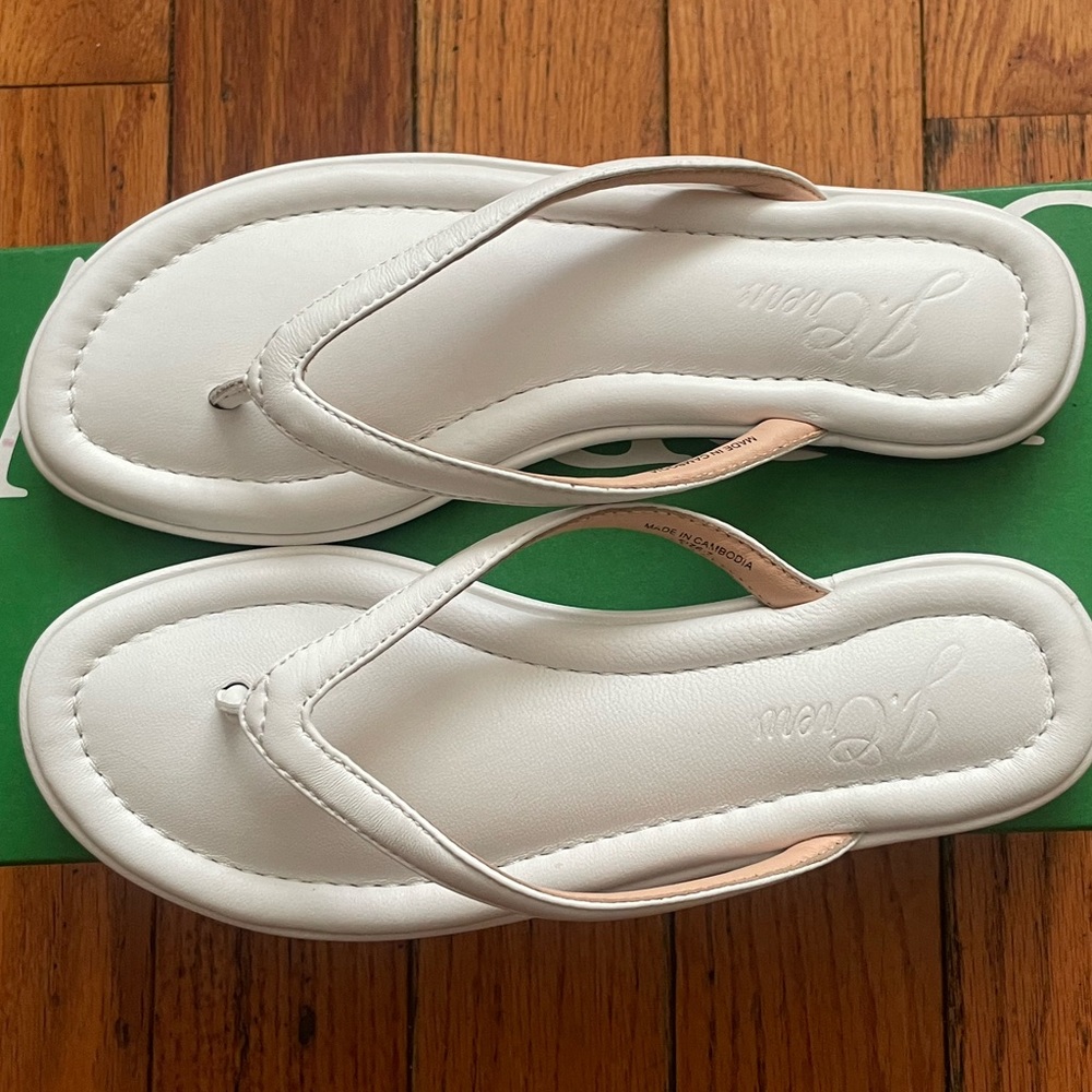 Menorca padded thong sandals in leather